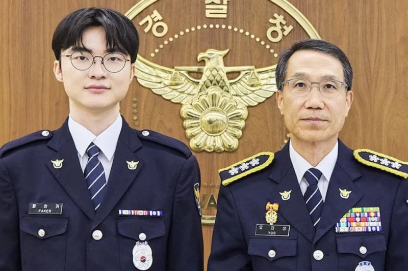 The Unkillable Demon King Wears a Badge: Faker Appointed Honorary Police Officer to Combat Youth Cyber-Gambling